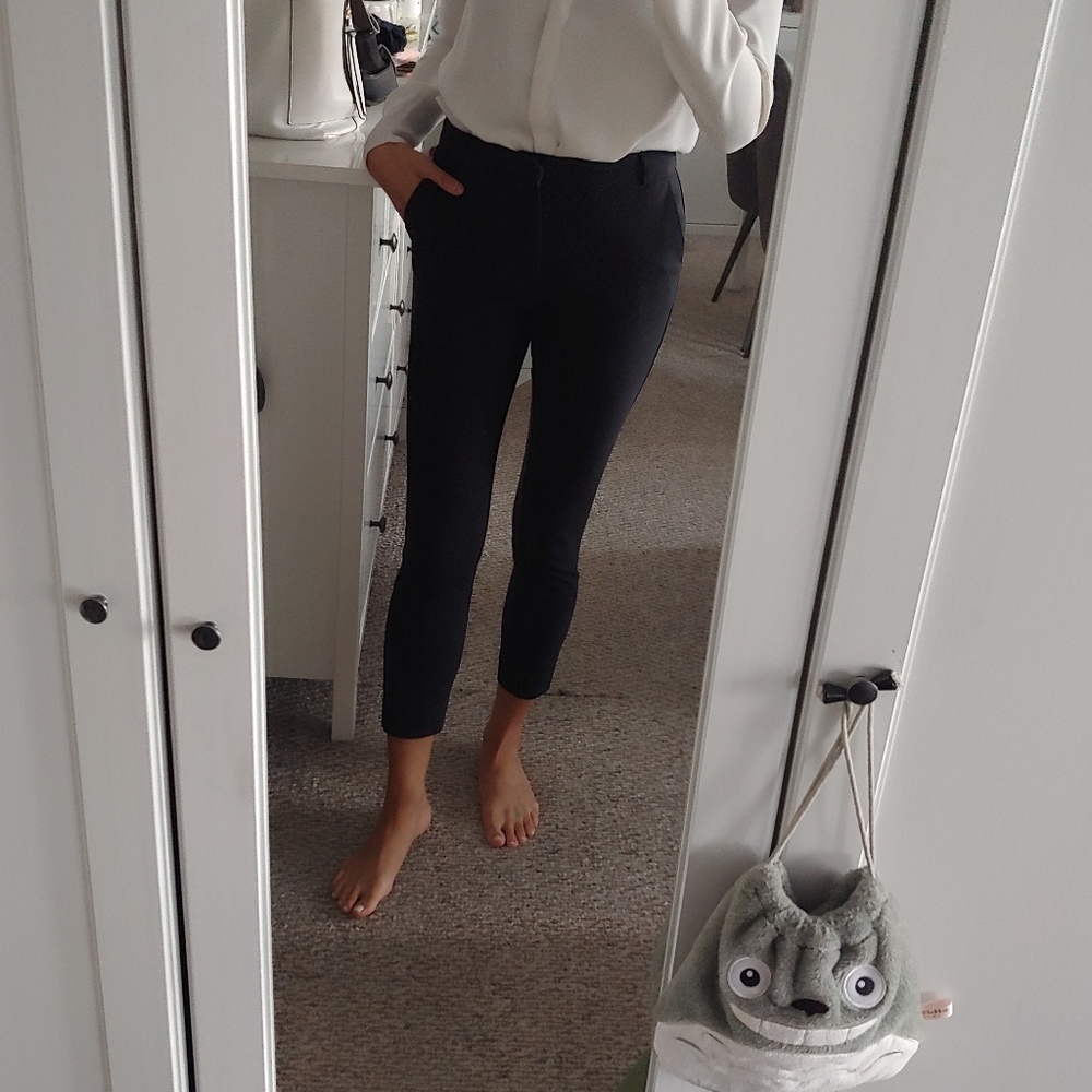 Le Chateau black cropped skinny leg pant